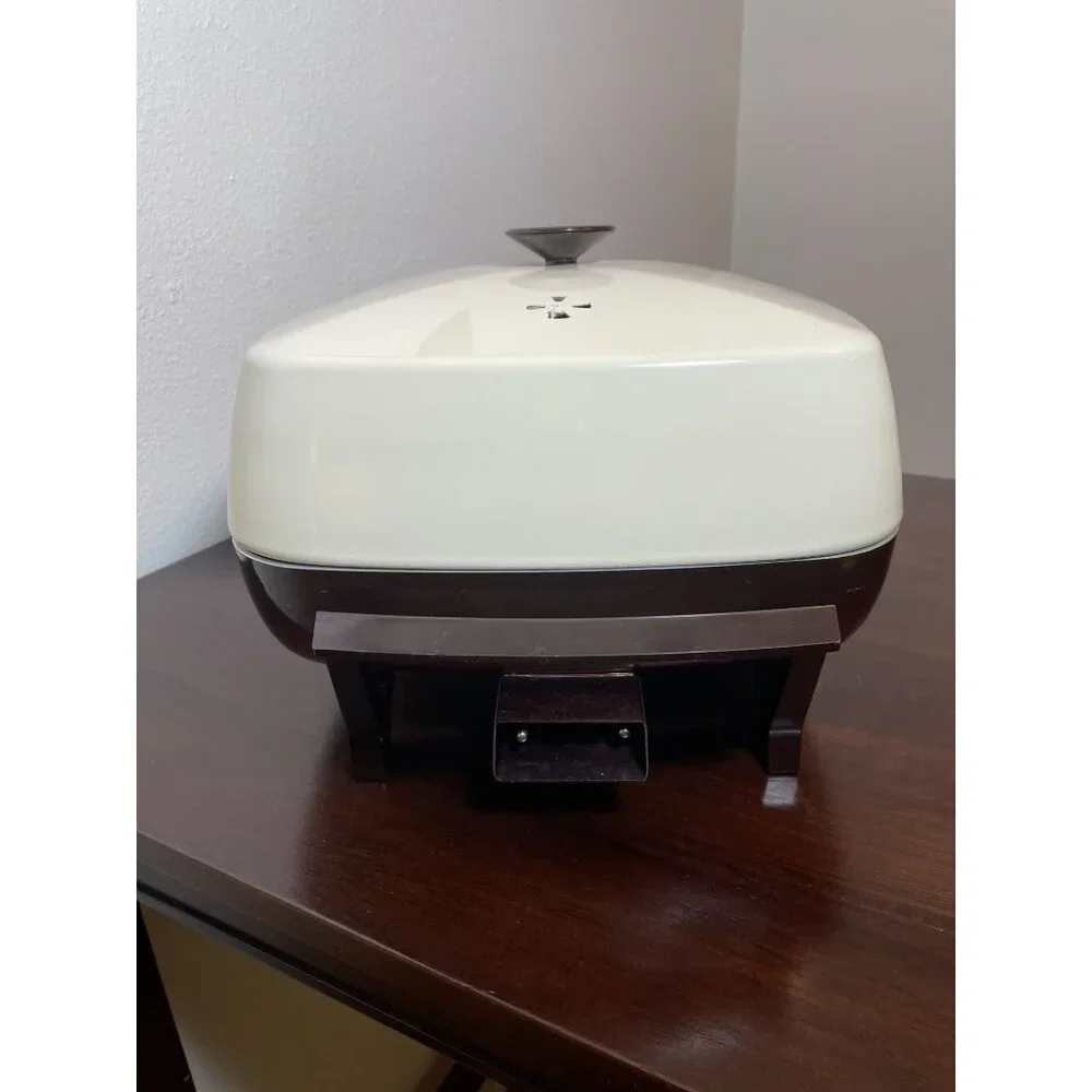 Vintage West Bend Electric Skillet With Lid & Sensa-Temp Heat Control 12" x 12" - Picture 8 of 9